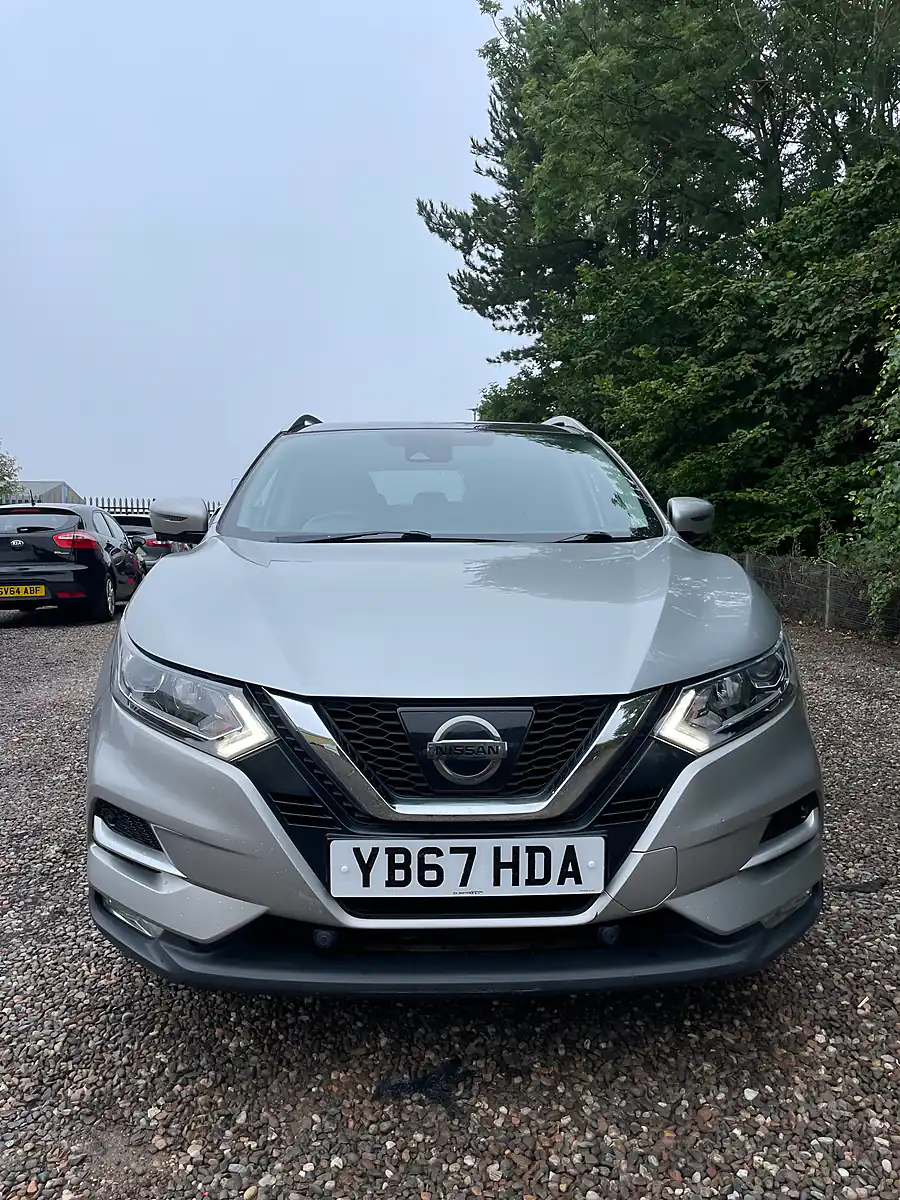 Used 2017 Nissan Qashqai N-Connecta Silver - Interior and Exterior details 9