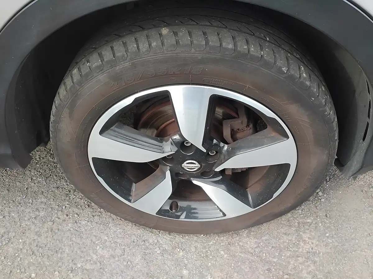 Used 2017 Nissan Qashqai N-Connecta Silver - Interior and Exterior details 10