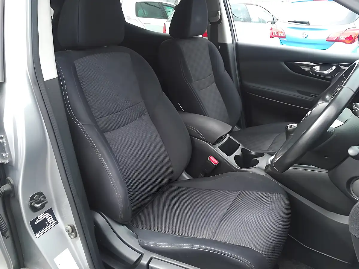 Used 2017 Nissan Qashqai N-Connecta Silver - Interior and Exterior details 11
