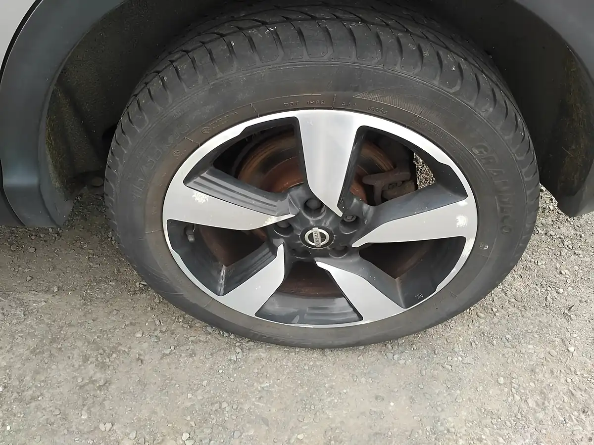 Used 2017 Nissan Qashqai N-Connecta Silver - Interior and Exterior details 13