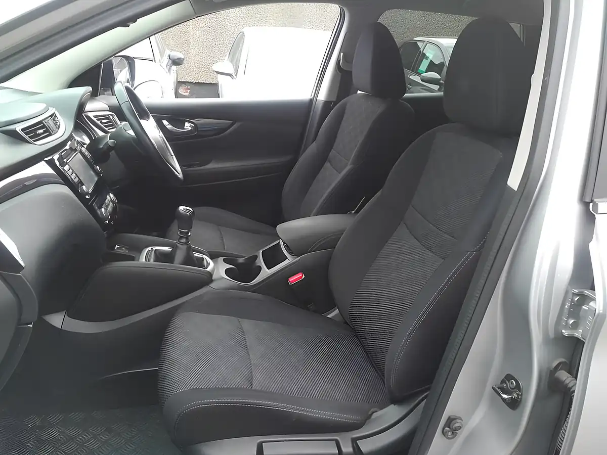 Used 2017 Nissan Qashqai N-Connecta Silver - Interior and Exterior details 14