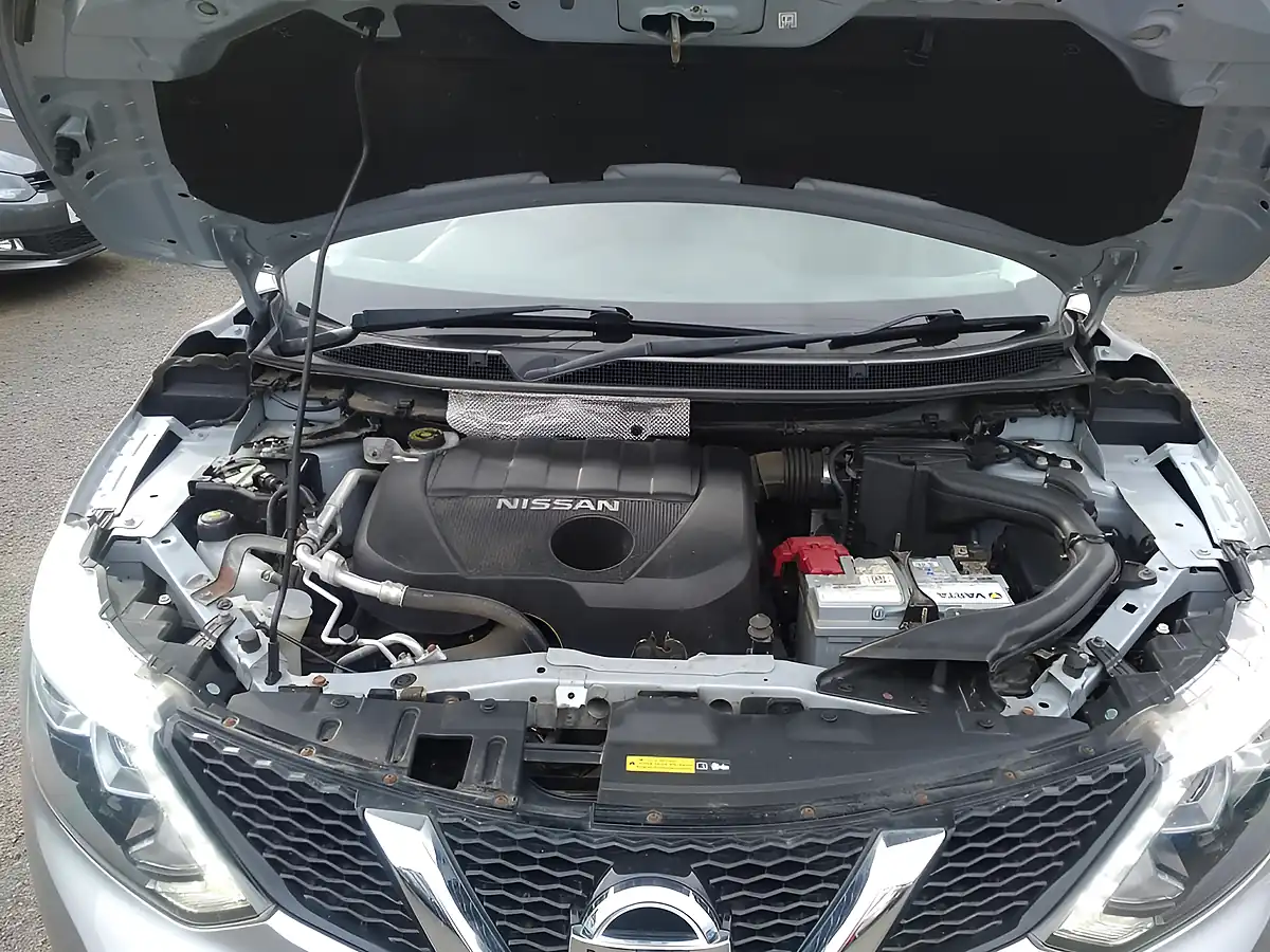 Used 2017 Nissan Qashqai N-Connecta Silver - Interior and Exterior details 15