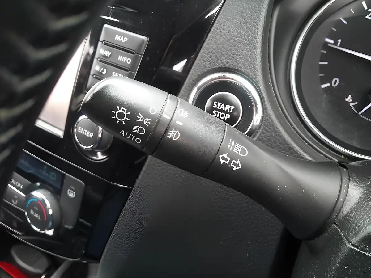 Used 2017 Nissan Qashqai N-Connecta Silver - Interior and Exterior details 19