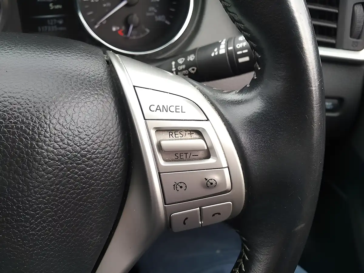 Used 2017 Nissan Qashqai N-Connecta Silver - Interior and Exterior details 20