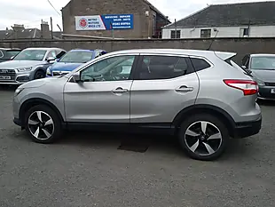 Used 2017 Nissan Qashqai N-Connecta Silver - Interior and Exterior details 3
