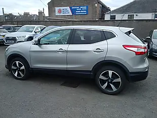 Used 2017 Nissan Qashqai N-Connecta Silver - Interior and Exterior details 4