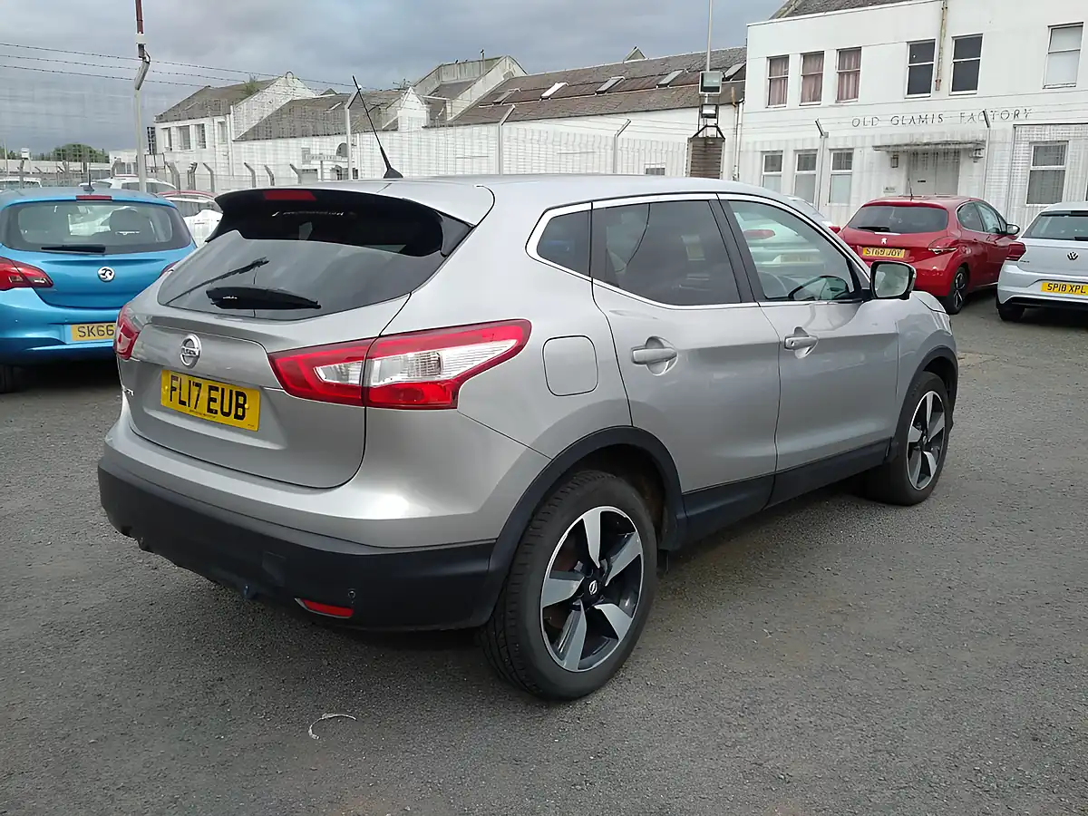 Used 2017 Nissan Qashqai N-Connecta Silver - Interior and Exterior details 7