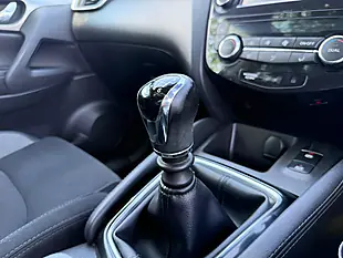 Used 2017 Nissan Qashqai N-Connecta Silver - Interior and Exterior details 10