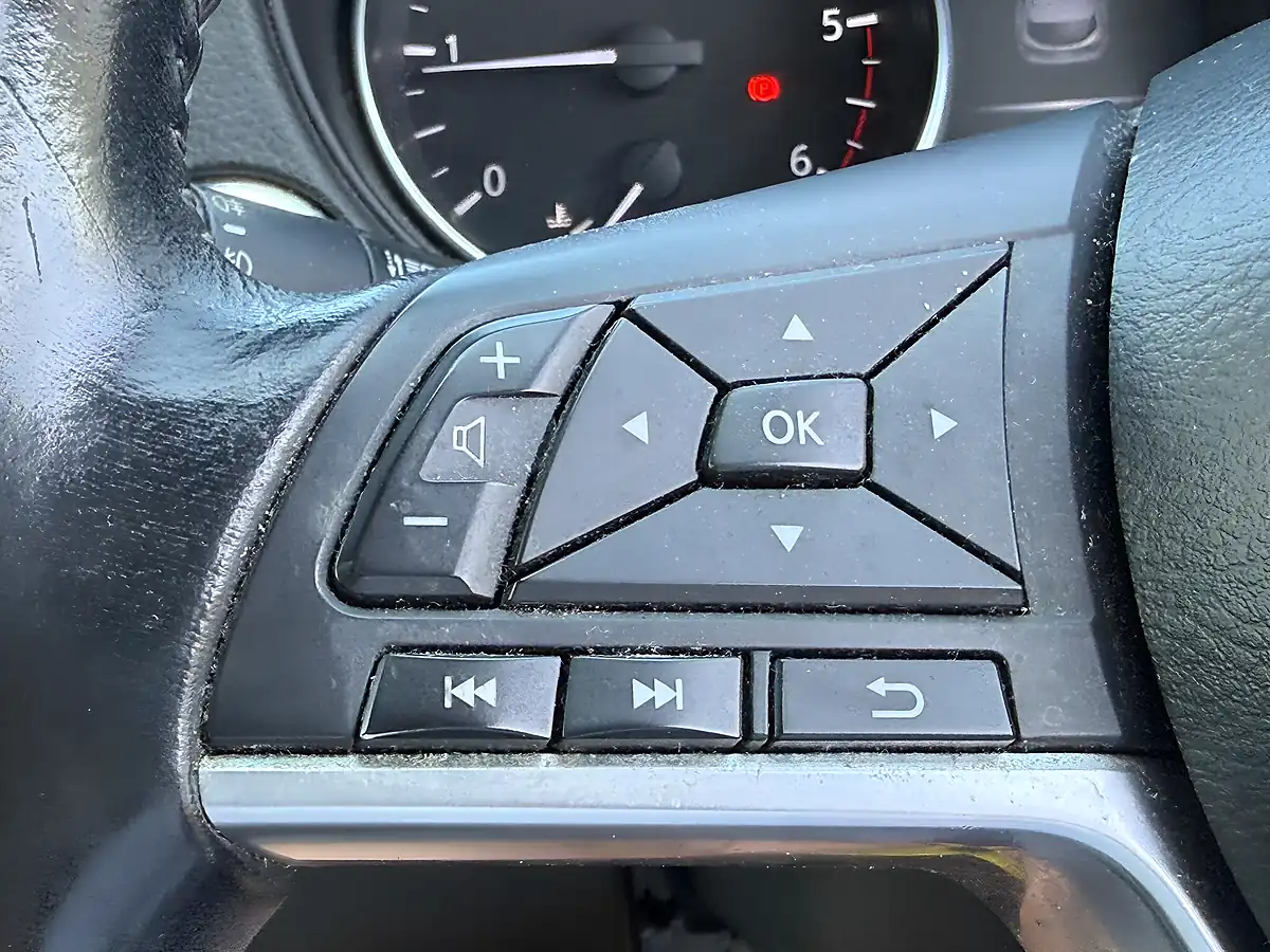 Used 2017 Nissan Qashqai N-Connecta Silver - Interior and Exterior details 13