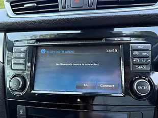 Used 2017 Nissan Qashqai N-Connecta Silver - Interior and Exterior details 16