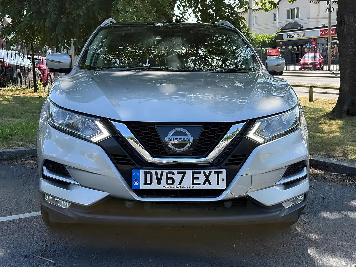 Used 2017 Nissan Qashqai N-Connecta Silver - Interior and Exterior details 3