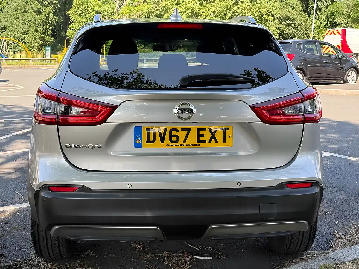 Used 2017 Nissan Qashqai N-Connecta Silver - Interior and Exterior details 4