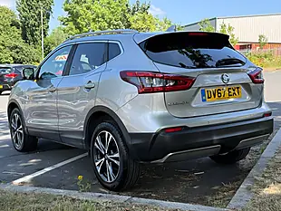 Used 2017 Nissan Qashqai N-Connecta Silver - Interior and Exterior details 5