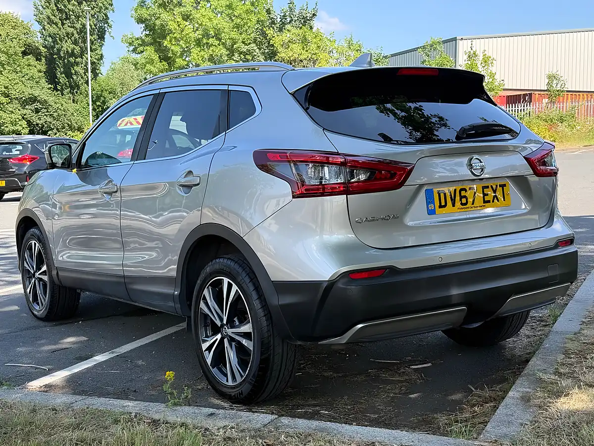 Used 2017 Nissan Qashqai N-Connecta Silver - Interior and Exterior details 5