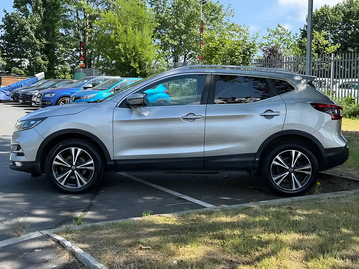 Used 2017 Nissan Qashqai N-Connecta Silver - Interior and Exterior details 7