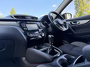 Used 2017 Nissan Qashqai N-Connecta Silver - Interior and Exterior details 9