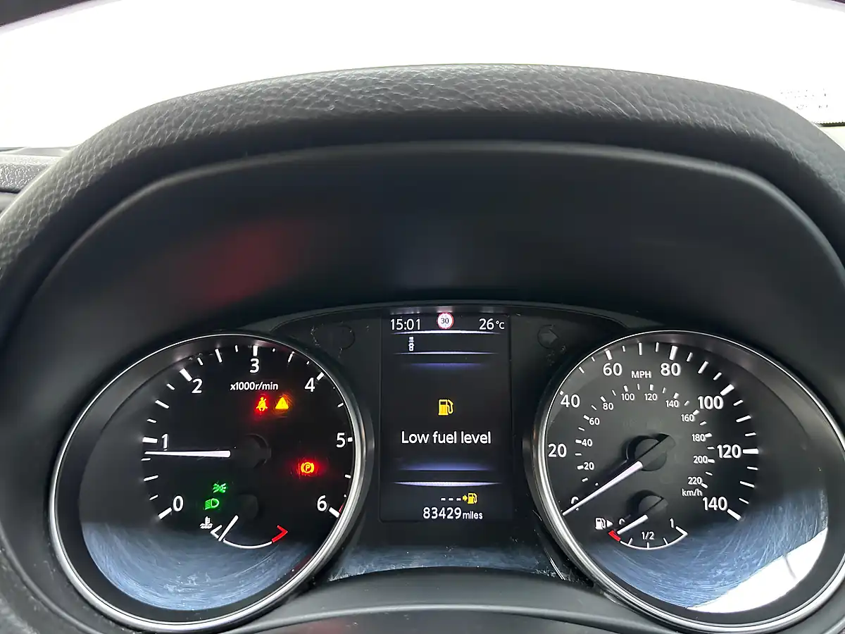 Used 2017 Nissan Qashqai N-Connecta Storm White - Interior and Exterior details 14