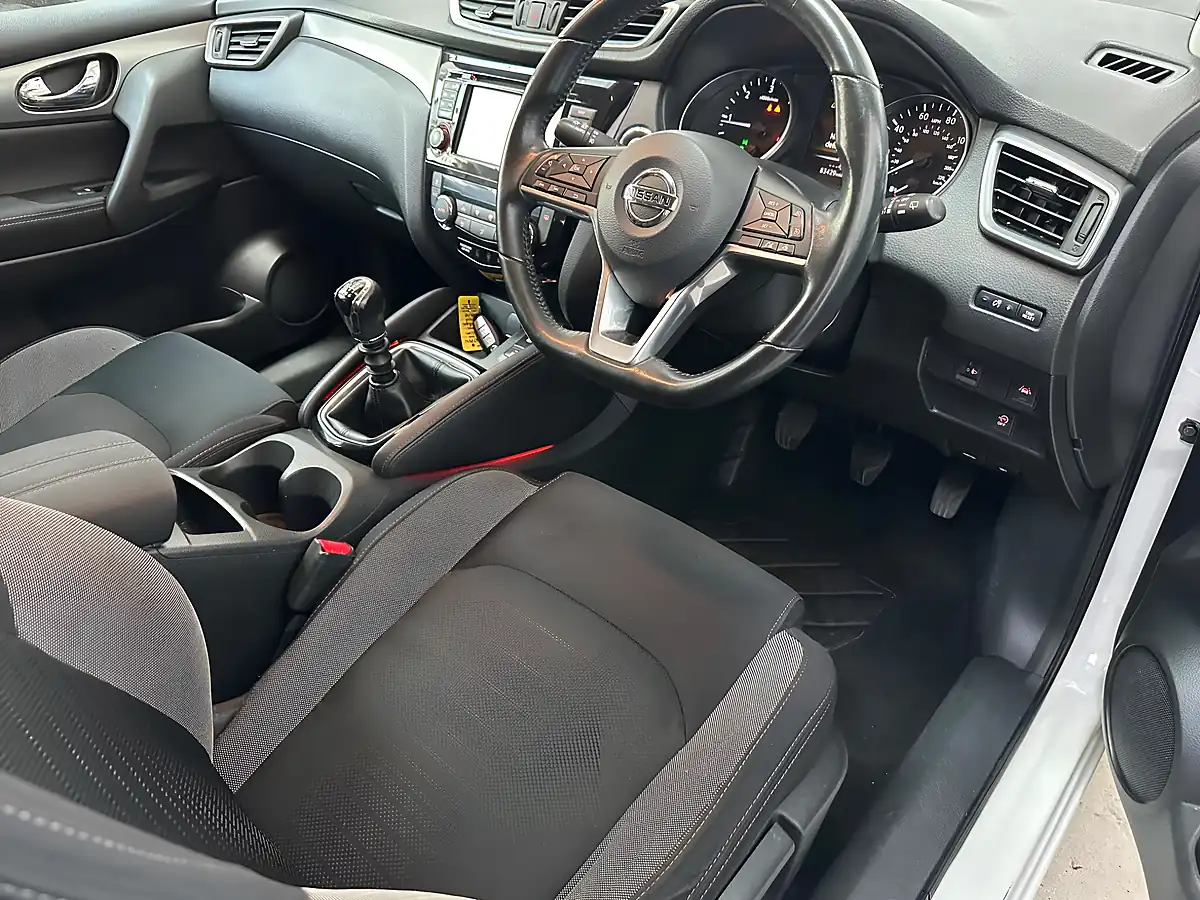 Used 2017 Nissan Qashqai N-Connecta Storm White - Interior and Exterior details 3