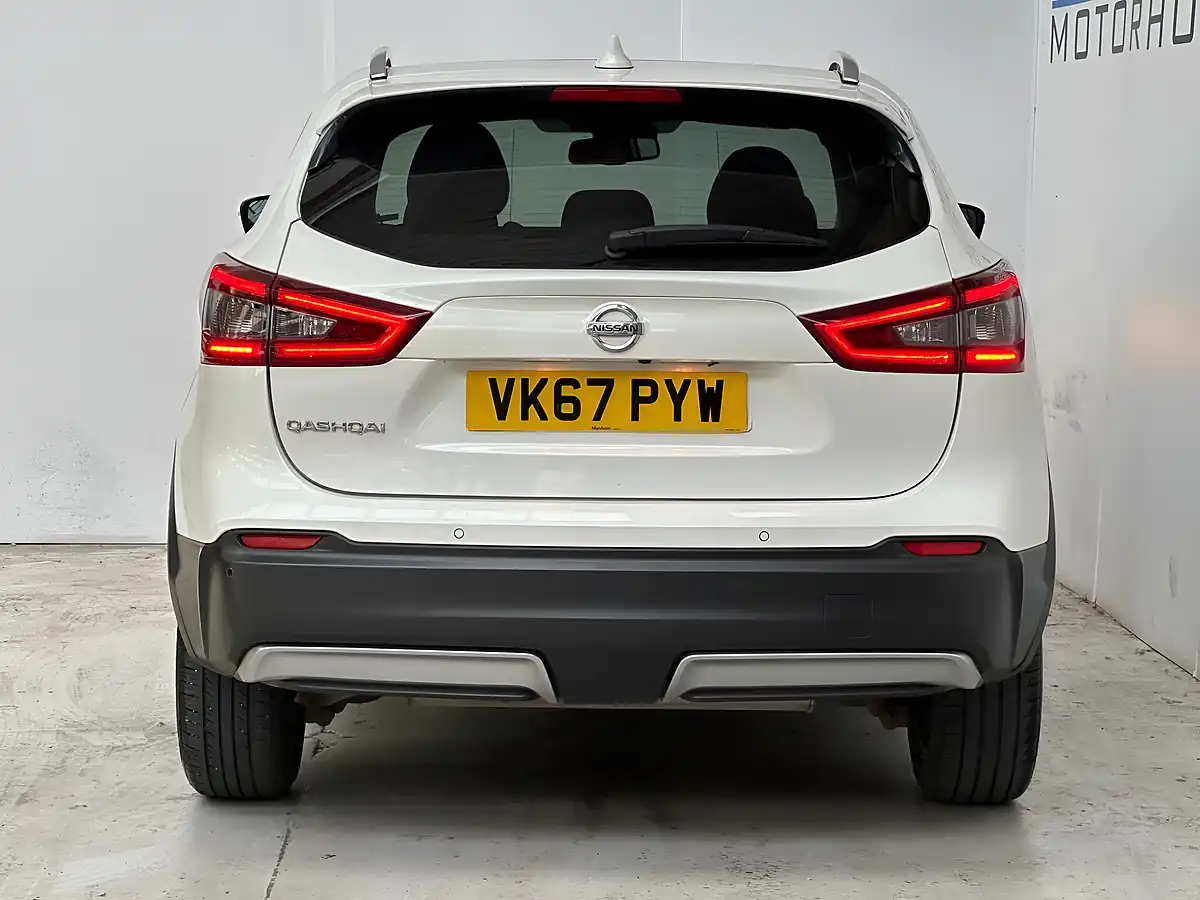 Used 2017 Nissan Qashqai N-Connecta Storm White - Interior and Exterior details 5