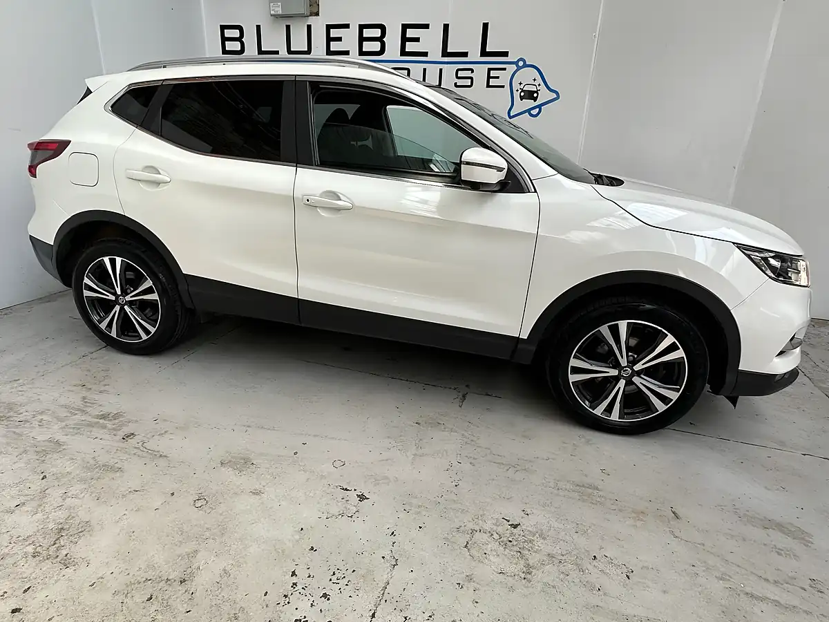 Used 2017 Nissan Qashqai N-Connecta Storm White - Interior and Exterior details 6
