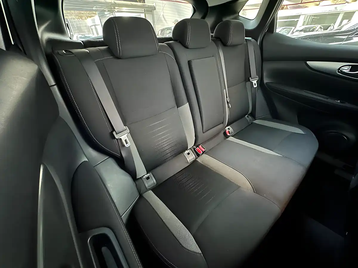 Used 2017 Nissan Qashqai N-Connecta Storm White - Interior and Exterior details 9