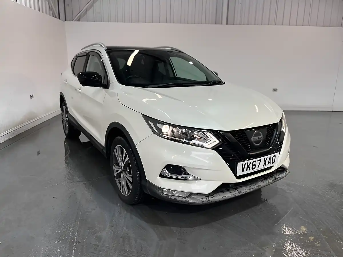 Used 2017 Nissan Qashqai N-Connecta White - Front View