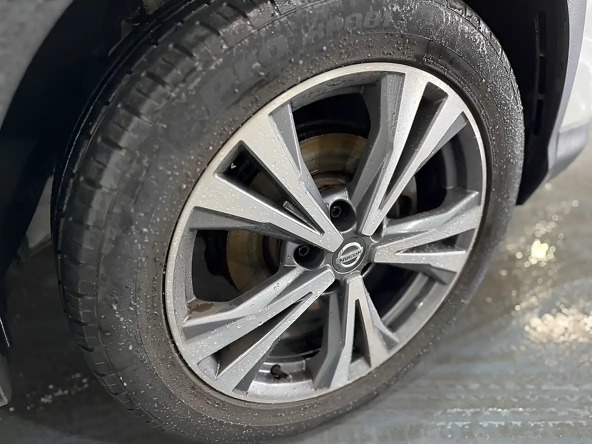 Used 2017 Nissan Qashqai N-Connecta White - Interior and Exterior details 10