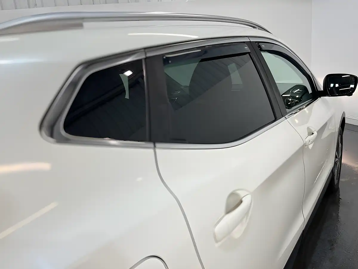 Used 2017 Nissan Qashqai N-Connecta White - Interior and Exterior details 11