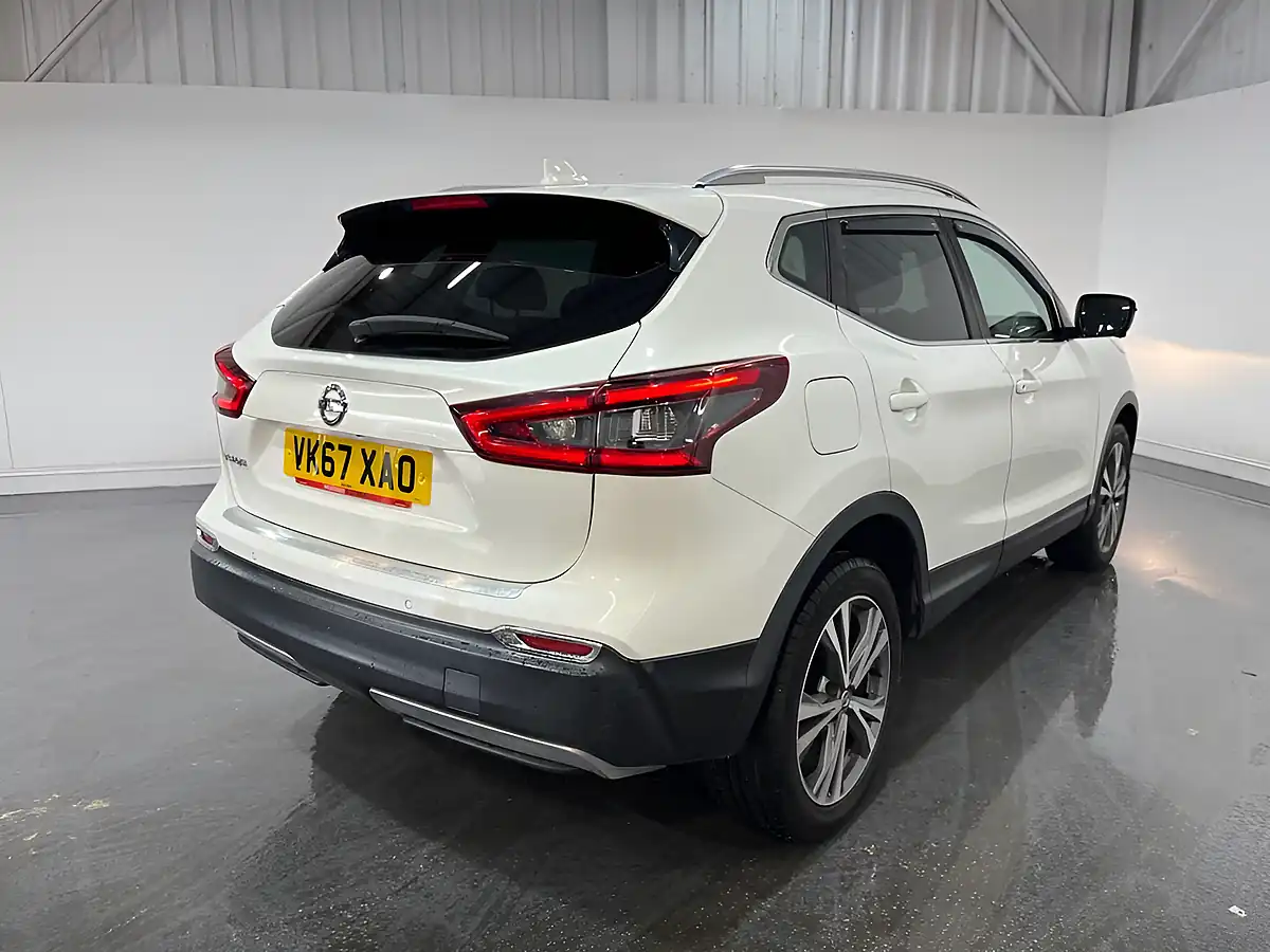 Used 2017 Nissan Qashqai N-Connecta White - Interior and Exterior details 14