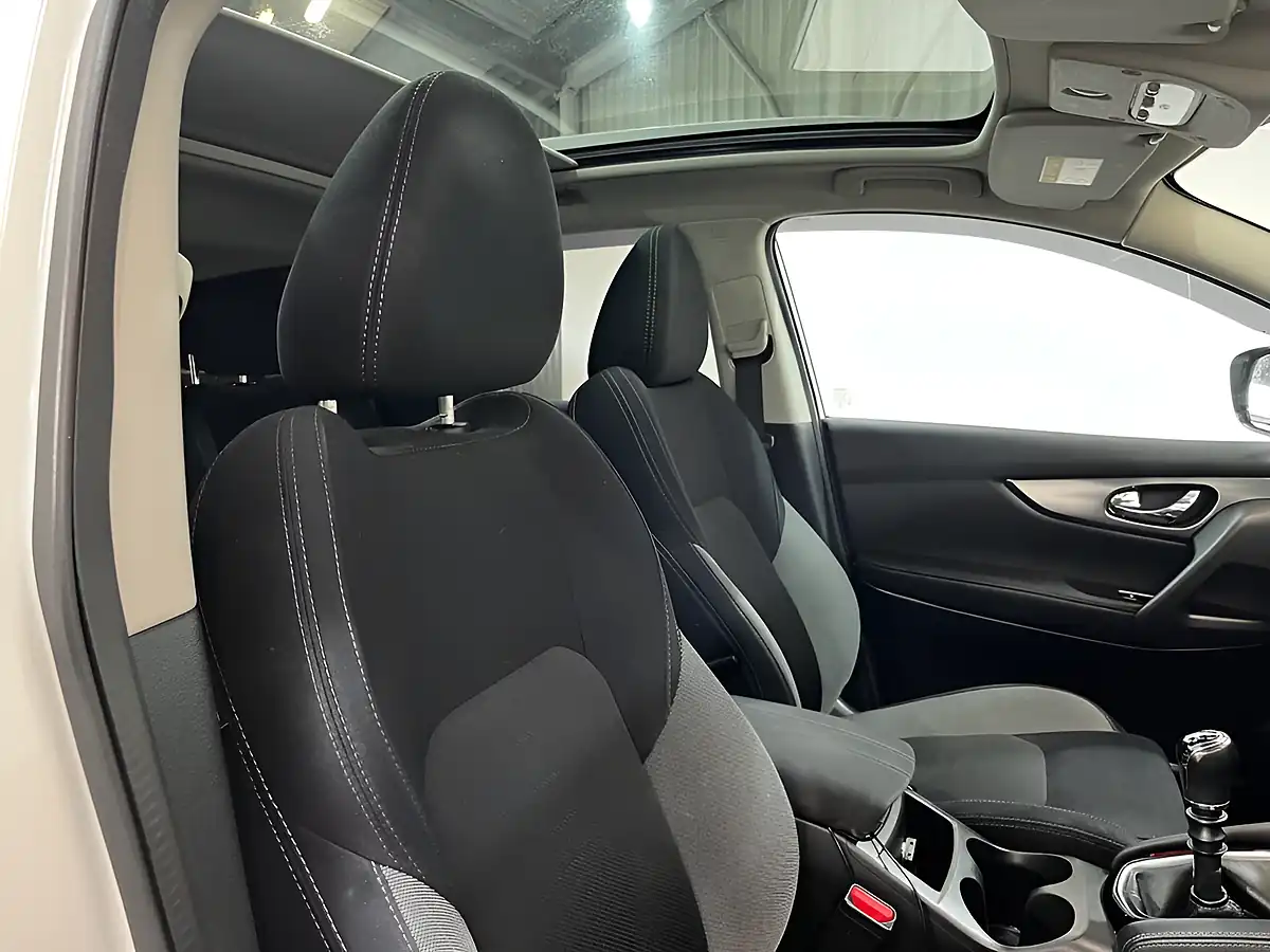 Used 2017 Nissan Qashqai N-Connecta White - Interior and Exterior details 17