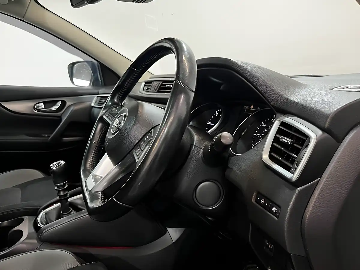 Used 2017 Nissan Qashqai N-Connecta White - Interior and Exterior details 18