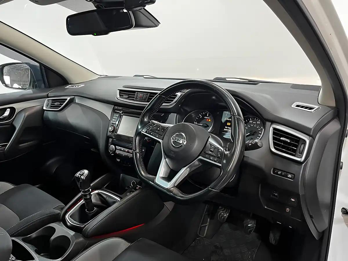 Used 2017 Nissan Qashqai N-Connecta White - Interior and Exterior details 19