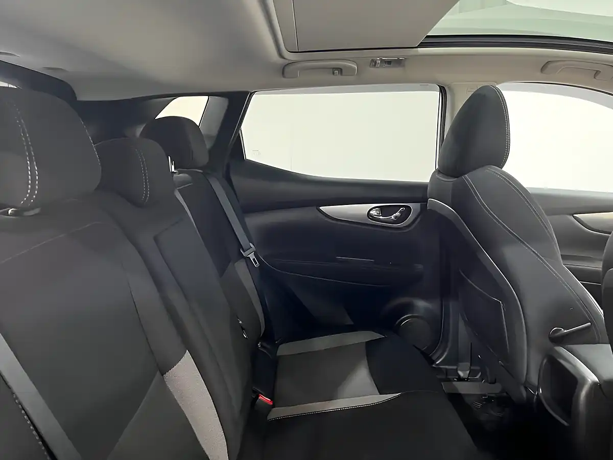Used 2017 Nissan Qashqai N-Connecta White - Interior and Exterior details 20
