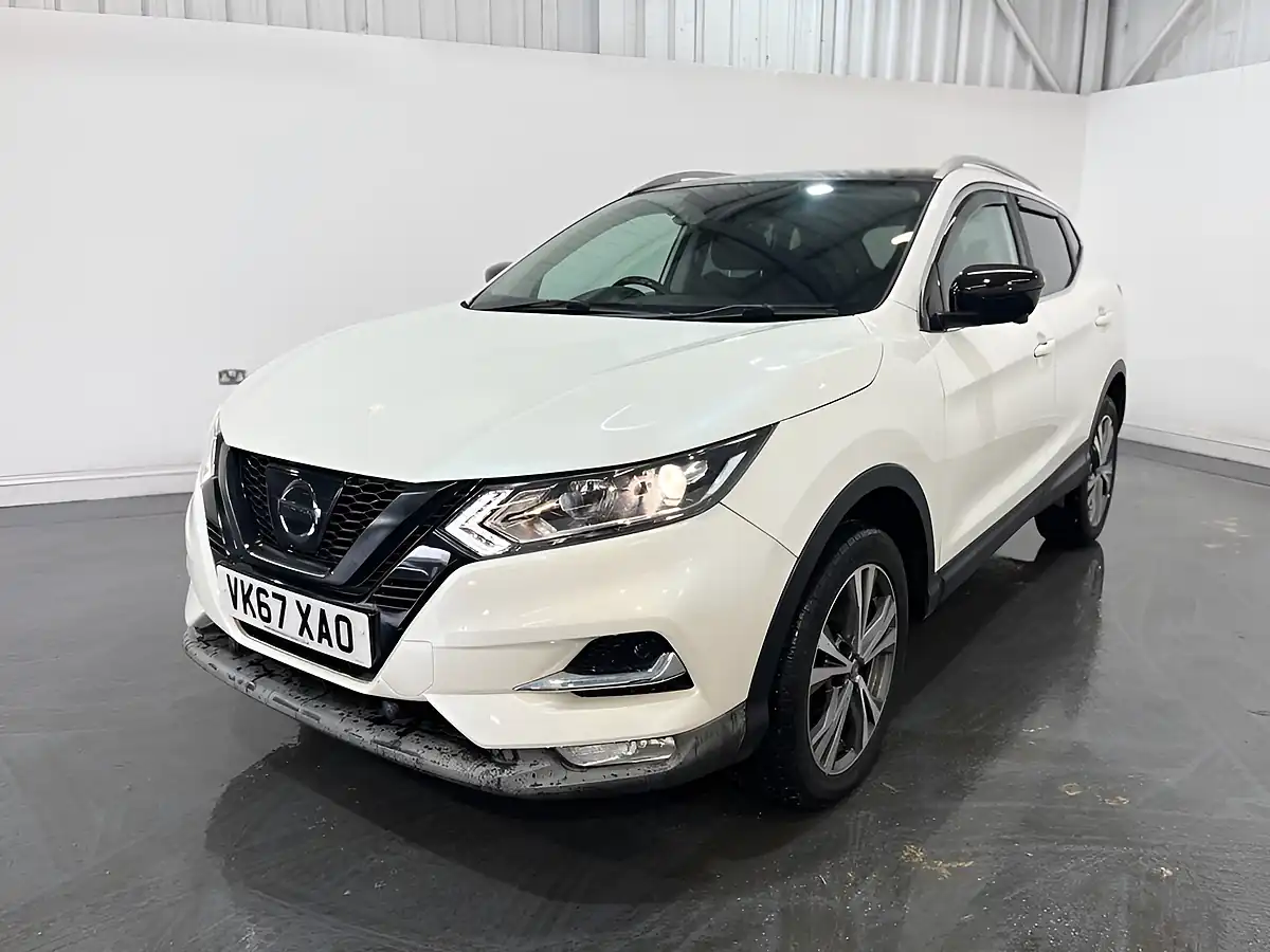 Used 2017 Nissan Qashqai N-Connecta White - Interior and Exterior details 3