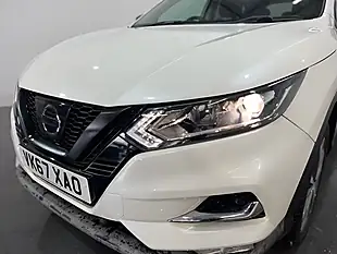 Used 2017 Nissan Qashqai N-Connecta White - Interior and Exterior details 4