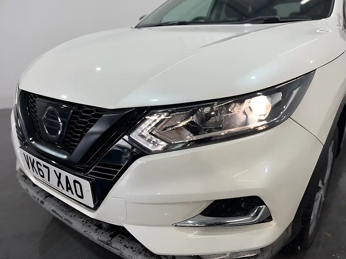 Used 2017 Nissan Qashqai N-Connecta White - Interior and Exterior details 4
