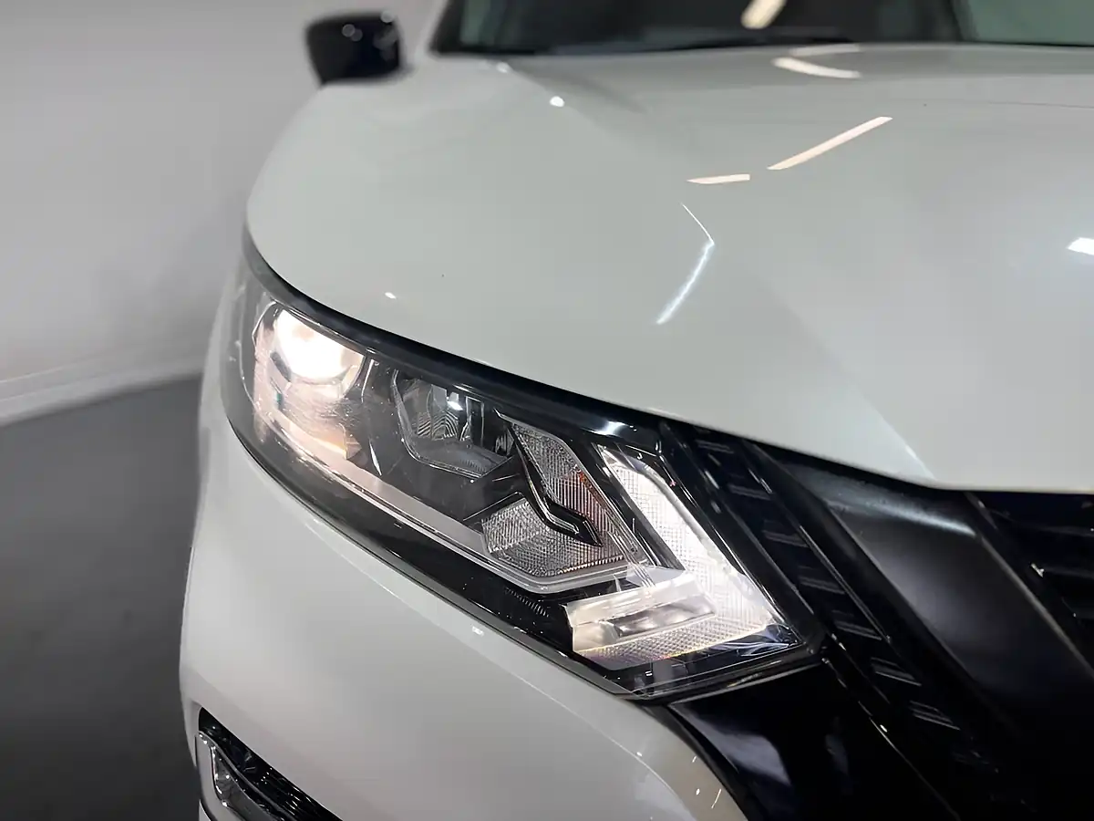 Used 2017 Nissan Qashqai N-Connecta White - Interior and Exterior details 5