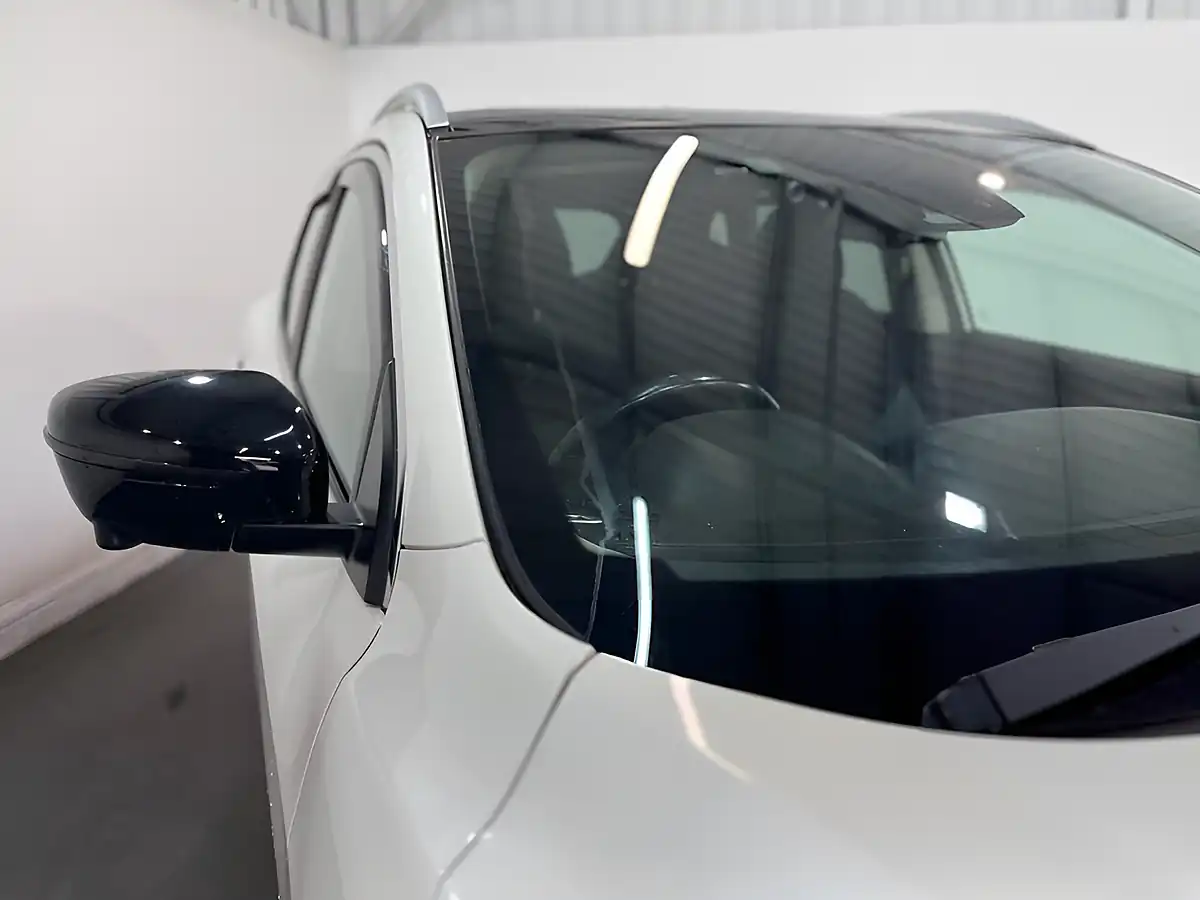 Used 2017 Nissan Qashqai N-Connecta White - Interior and Exterior details 6