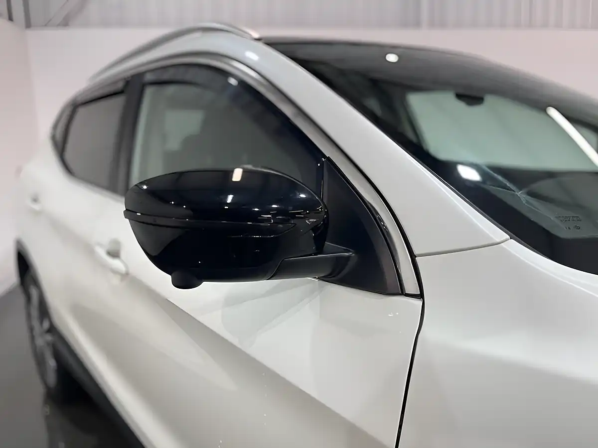 Used 2017 Nissan Qashqai N-Connecta White - Interior and Exterior details 7