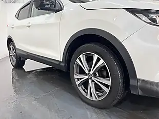 Used 2017 Nissan Qashqai N-Connecta White - Interior and Exterior details 8