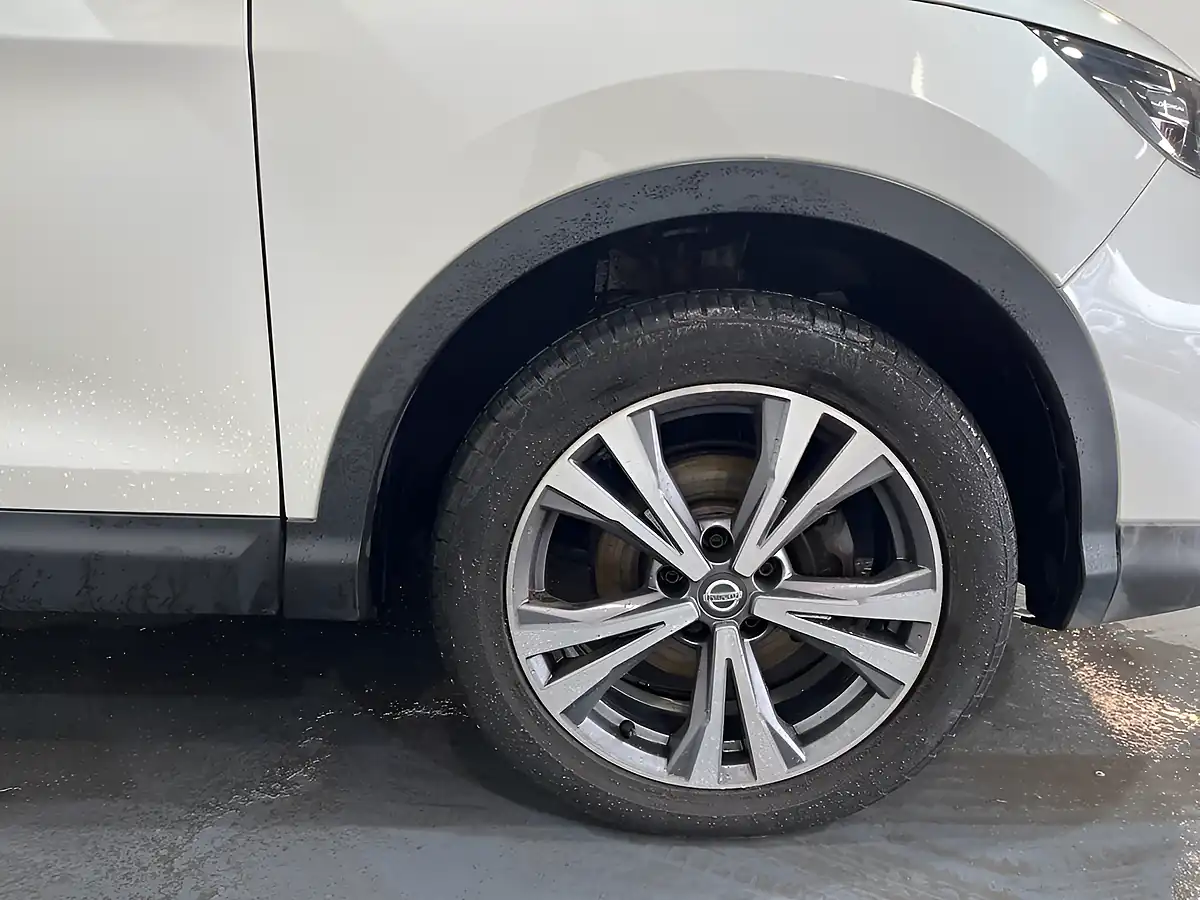 Used 2017 Nissan Qashqai N-Connecta White - Interior and Exterior details 9