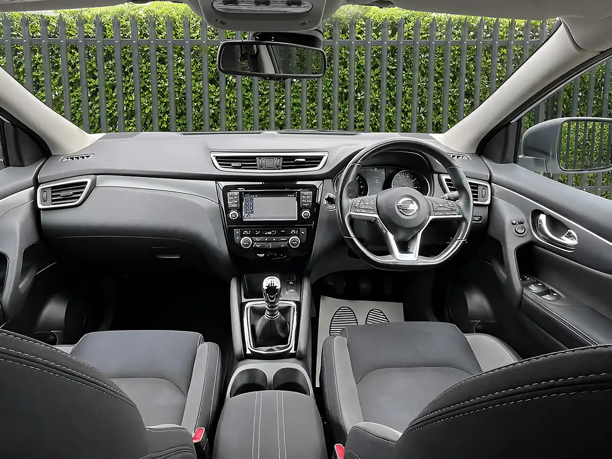 Used 2017 Nissan Qashqai N-Connecta White - Interior and Exterior details 12