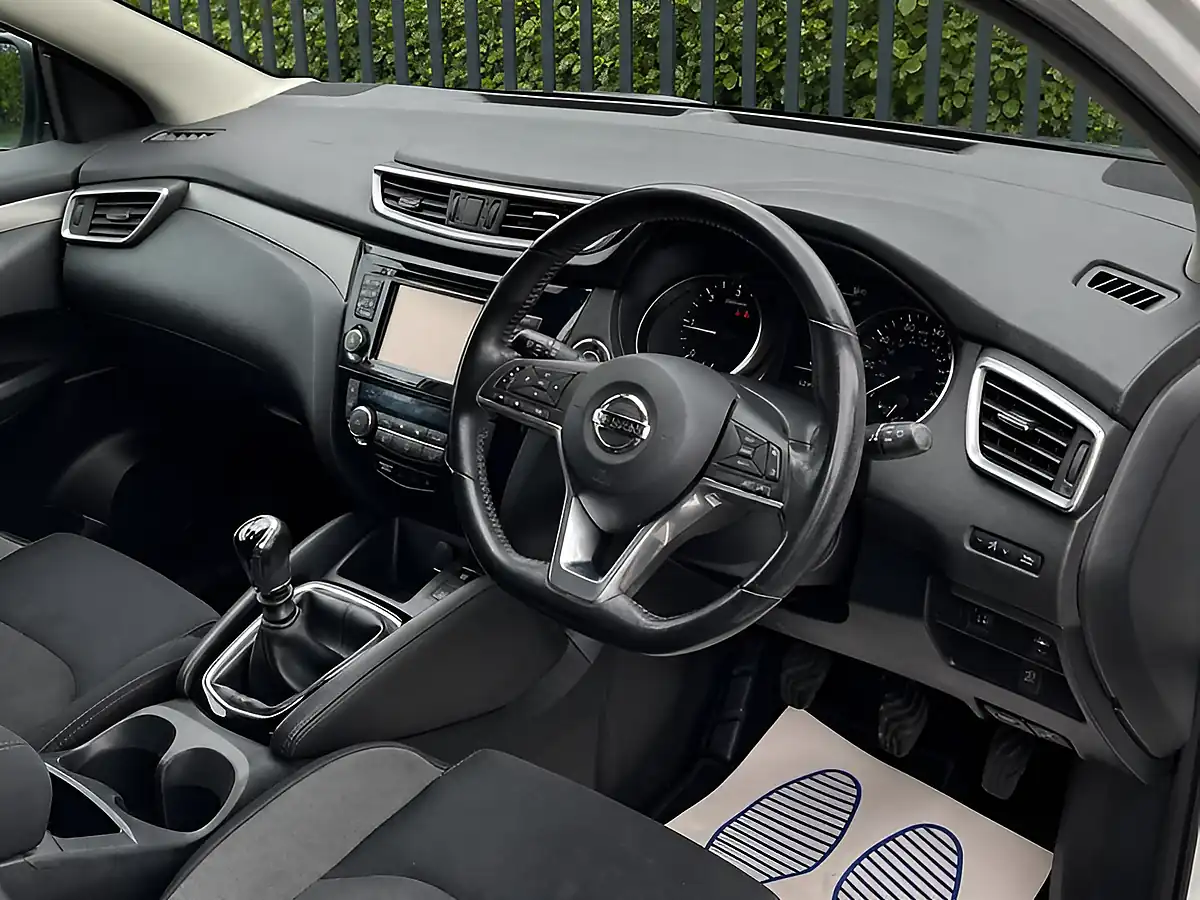 Used 2017 Nissan Qashqai N-Connecta White - Interior and Exterior details 13