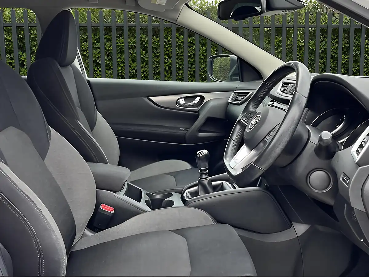 Used 2017 Nissan Qashqai N-Connecta White - Interior and Exterior details 14