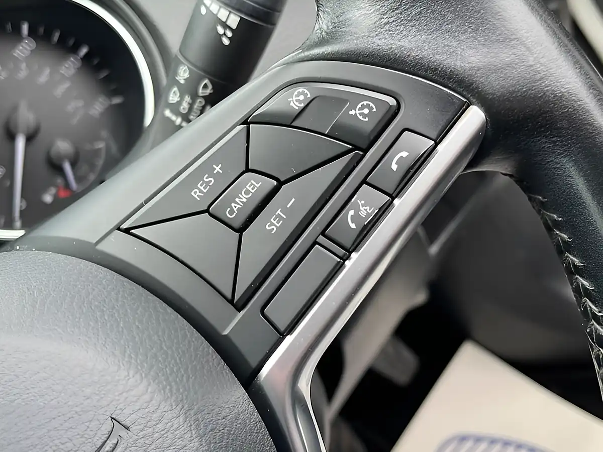 Used 2017 Nissan Qashqai N-Connecta White - Interior and Exterior details 17