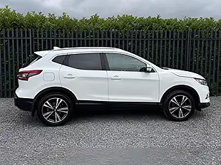 Used 2017 Nissan Qashqai N-Connecta White - Interior and Exterior details 4