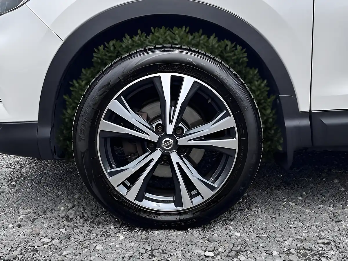 Used 2017 Nissan Qashqai N-Connecta White - Interior and Exterior details 5