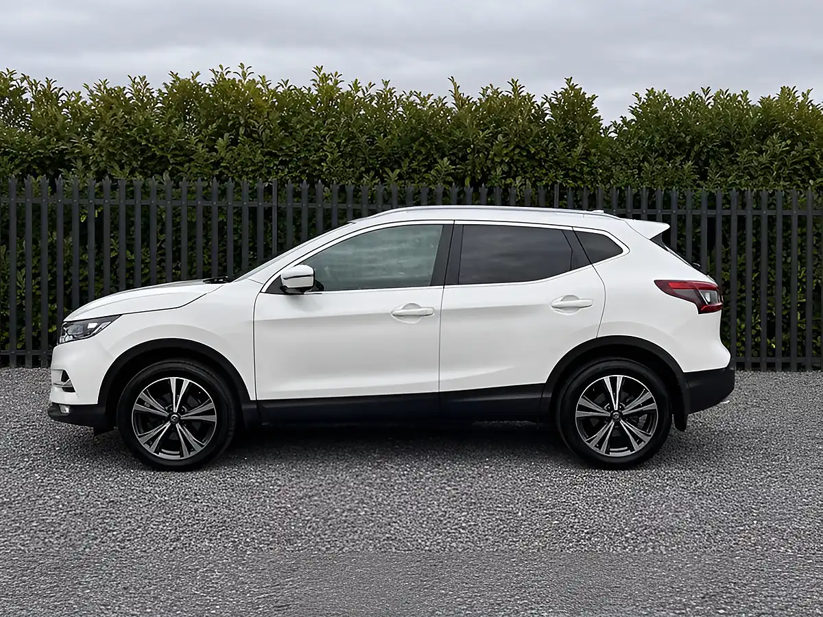 Used 2017 Nissan Qashqai N-Connecta White - Interior and Exterior details 7