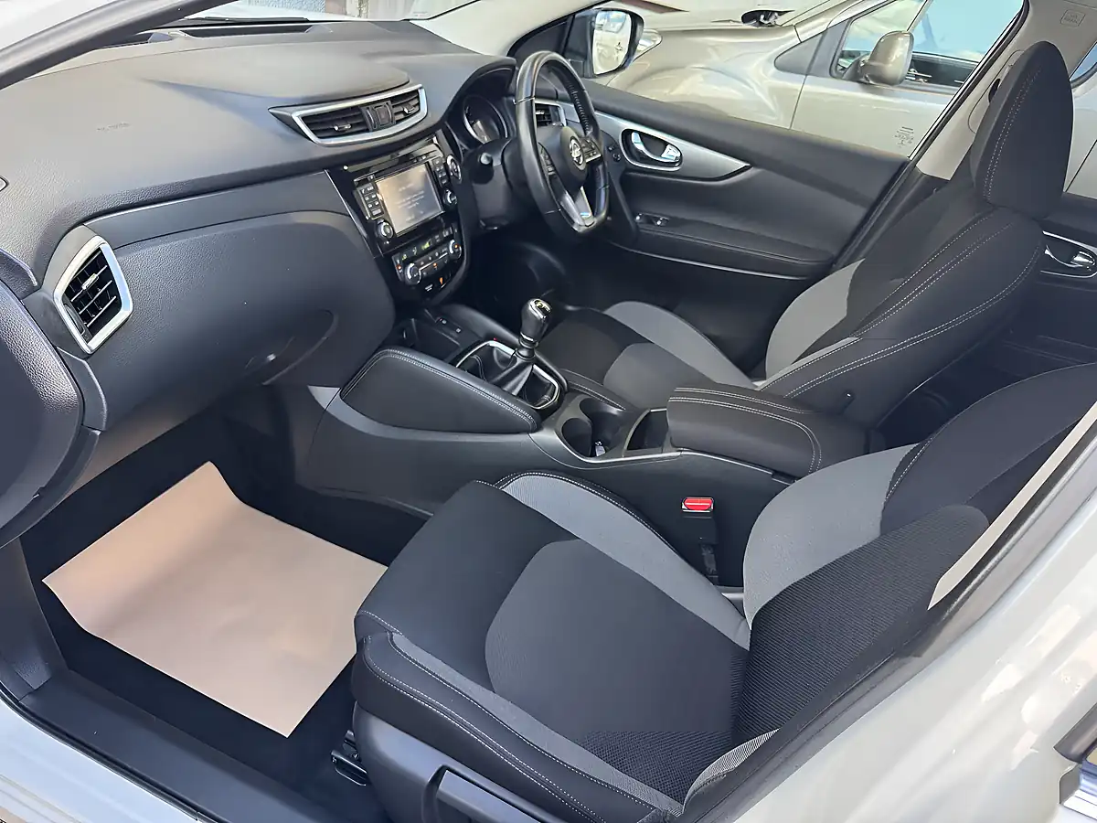 Used 2017 Nissan Qashqai N-Connecta White - Interior and Exterior details 10