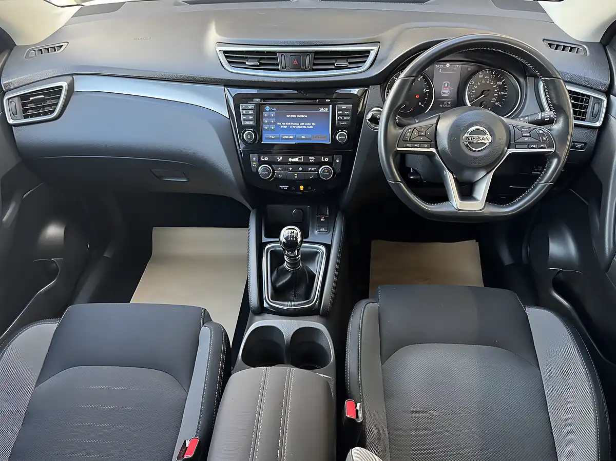Used 2017 Nissan Qashqai N-Connecta White - Interior and Exterior details 13